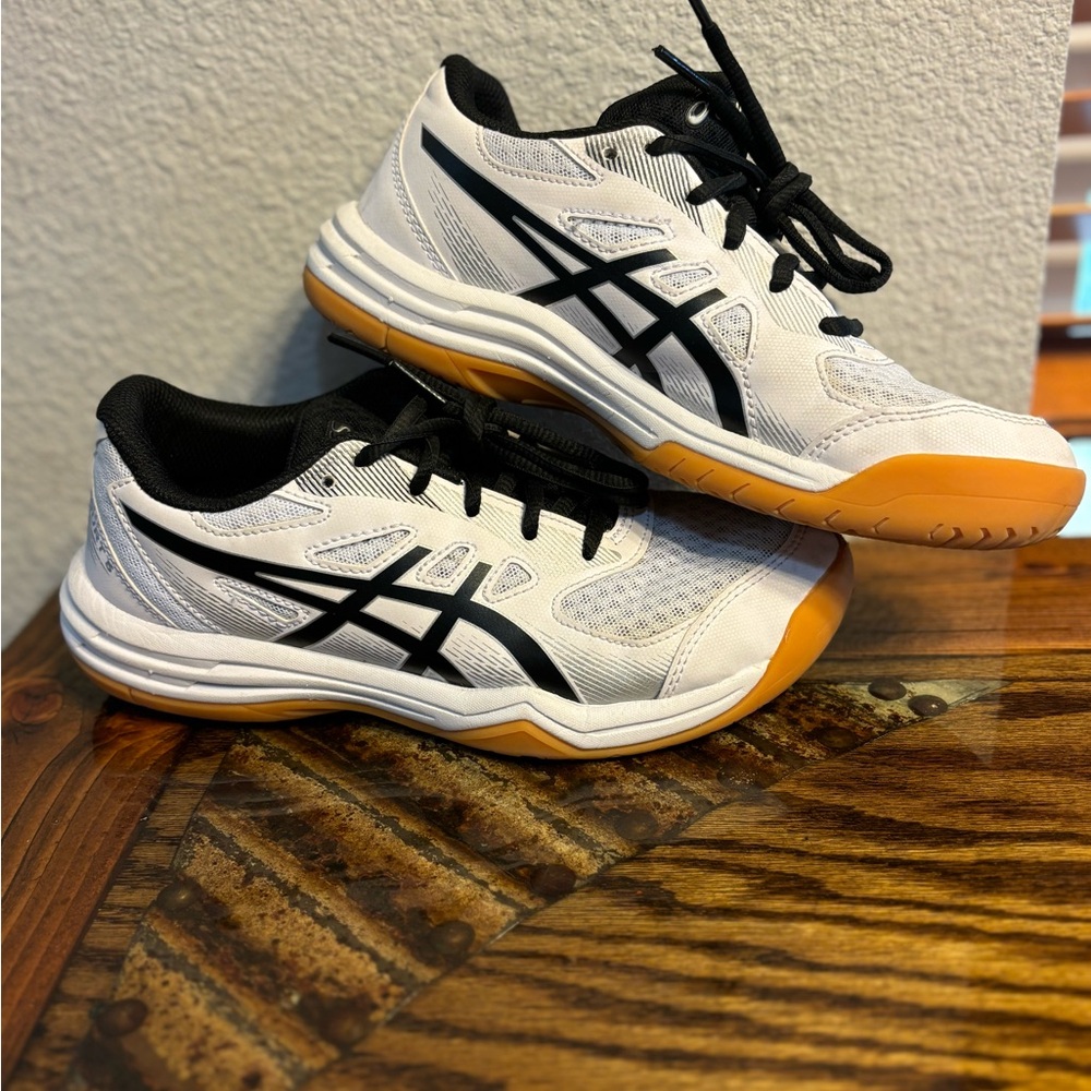 ASICS girls volleyballs shoes